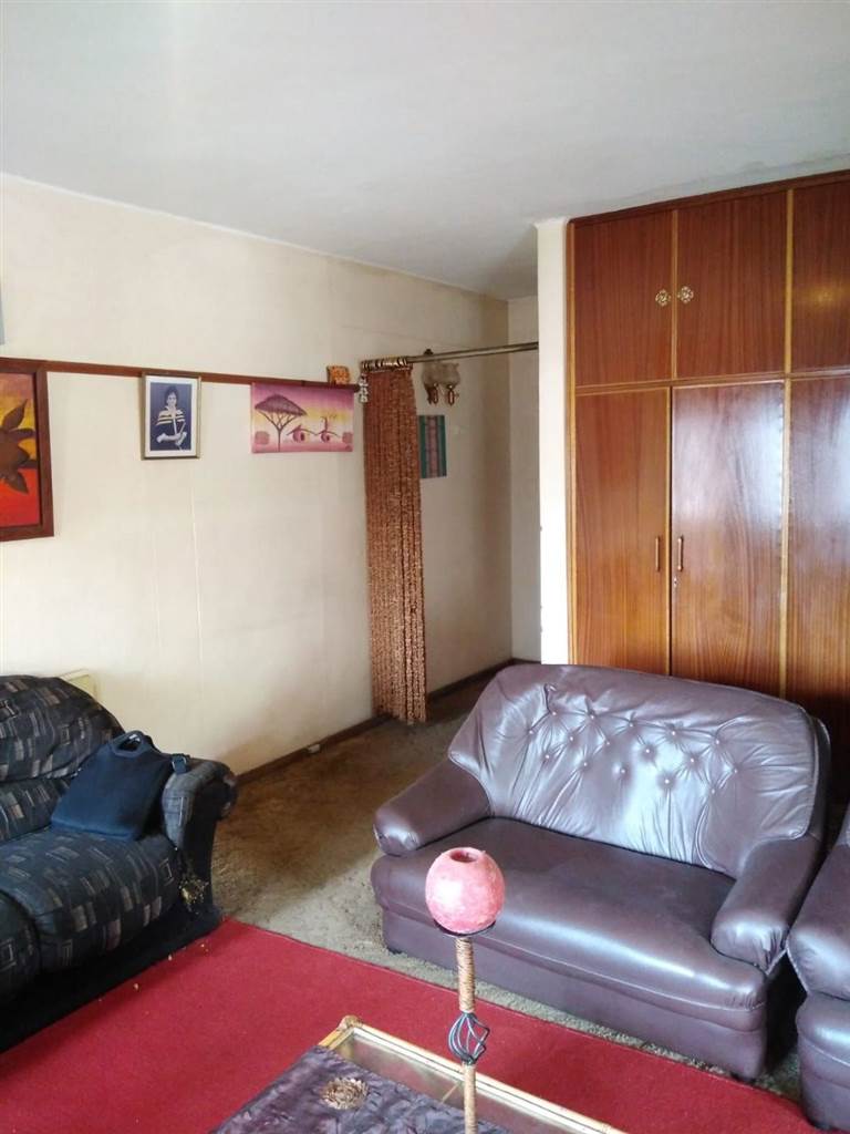 4 Bed Apartment in Bloemfontein photo number 7