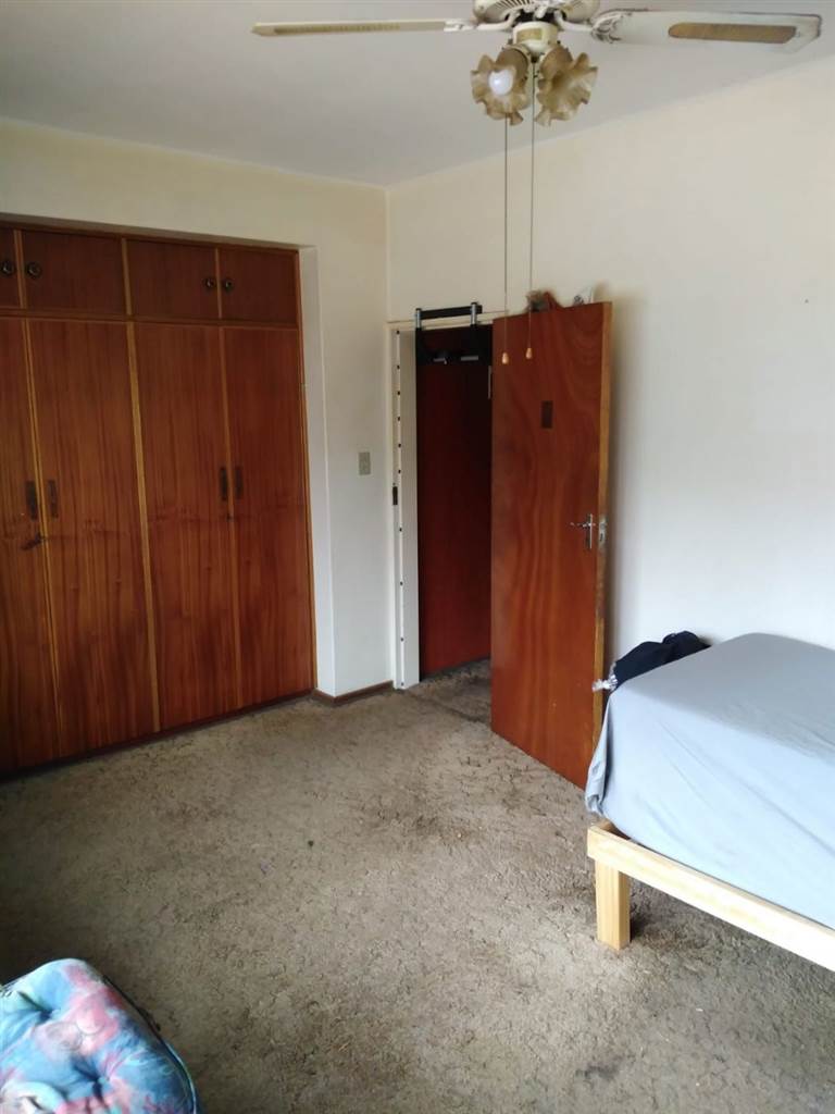 4 Bed Apartment in Bloemfontein photo number 27
