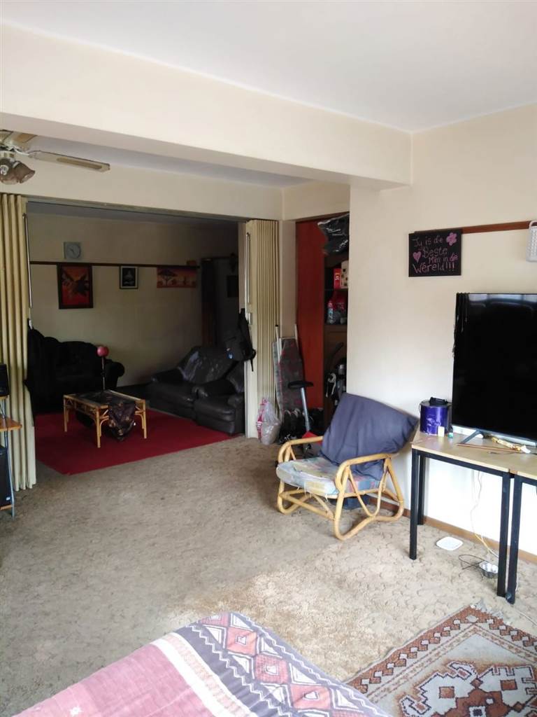 4 Bed Apartment in Bloemfontein photo number 15