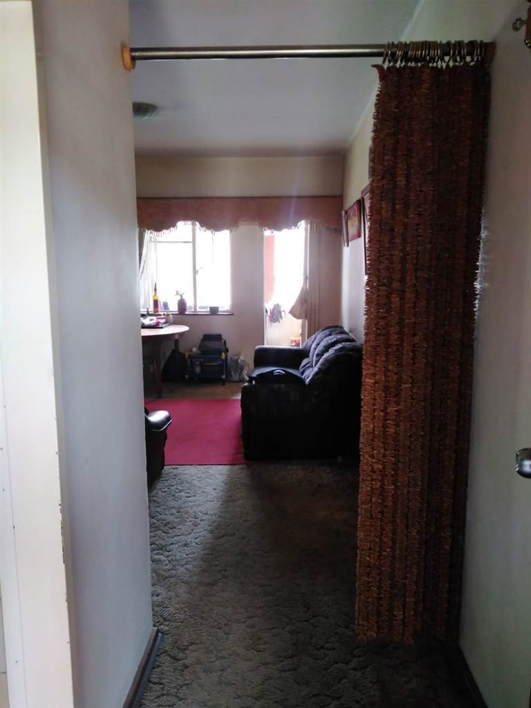 4 Bed Apartment in Bloemfontein photo number 2