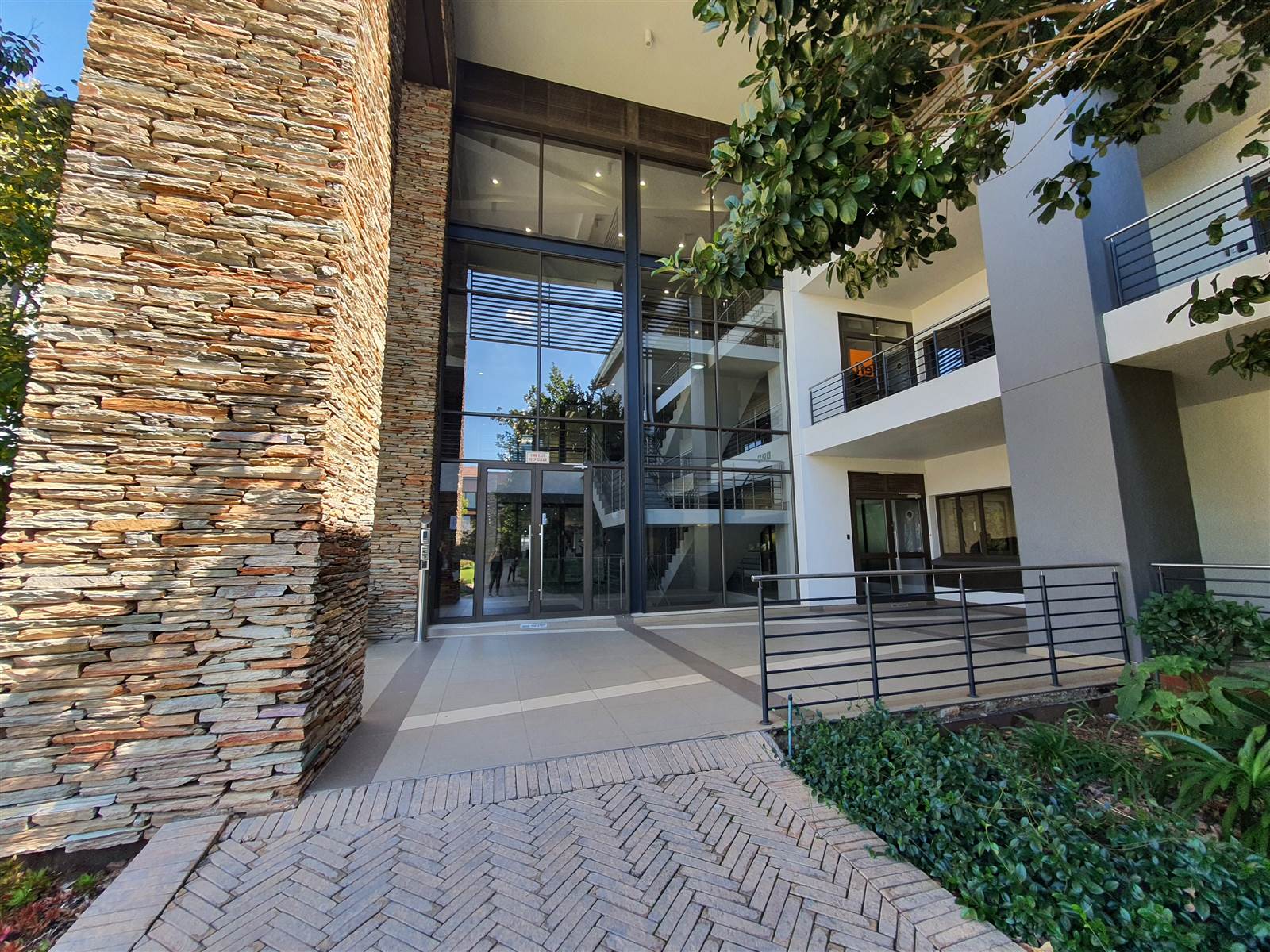 340  m² Commercial space in Greenstone Hill photo number 3