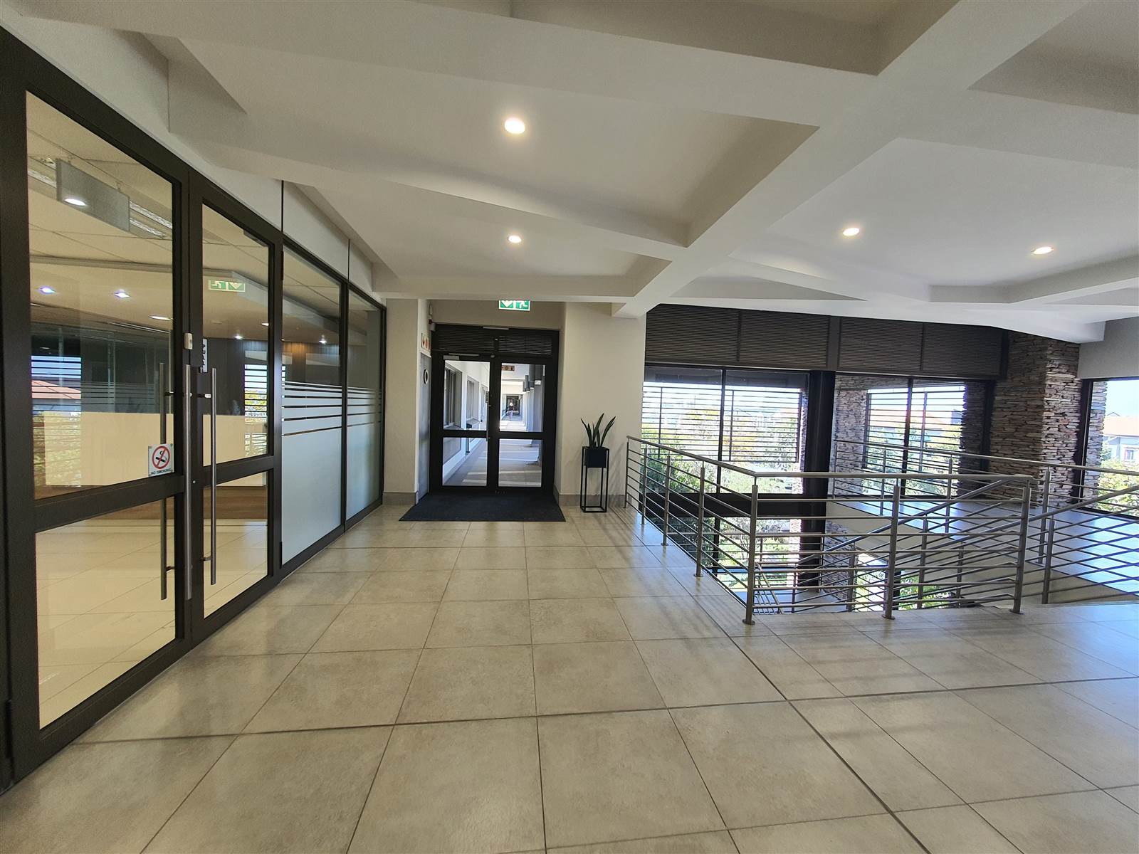 340  m² Commercial space in Greenstone Hill photo number 4