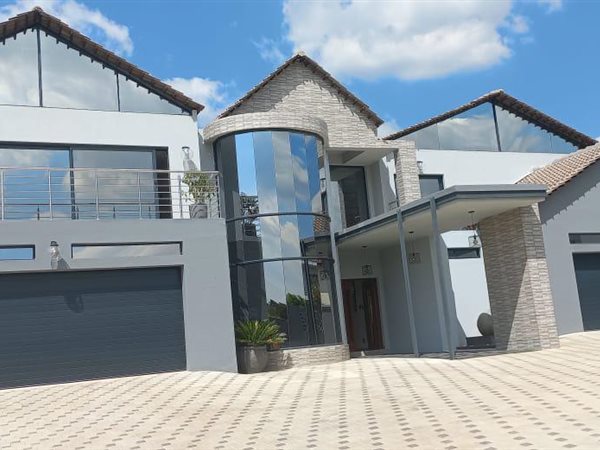 5 Bed House in Poortview