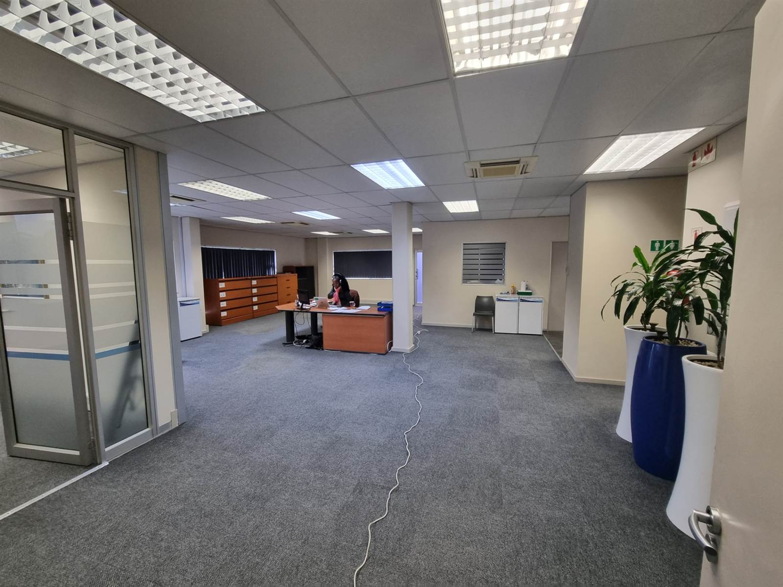 300  m² Office Space in Montrose photo number 3