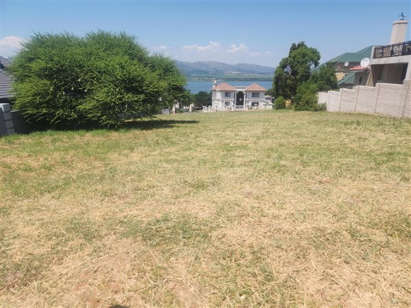 888 m² Land