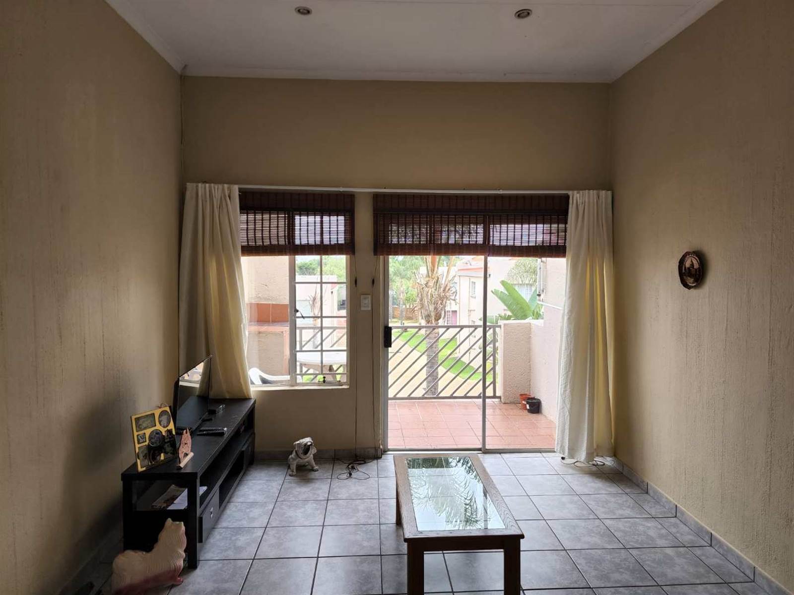 2 Bed Apartment in Garsfontein photo number 5