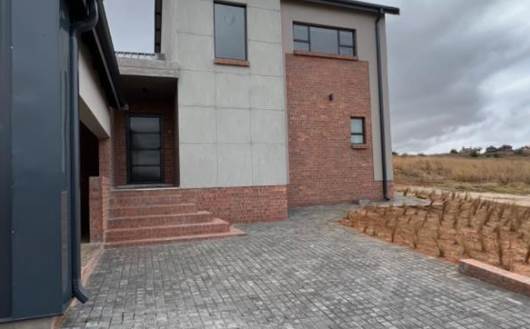 4 Bed House in Highland Gate Golf and Trout Estate photo number 4