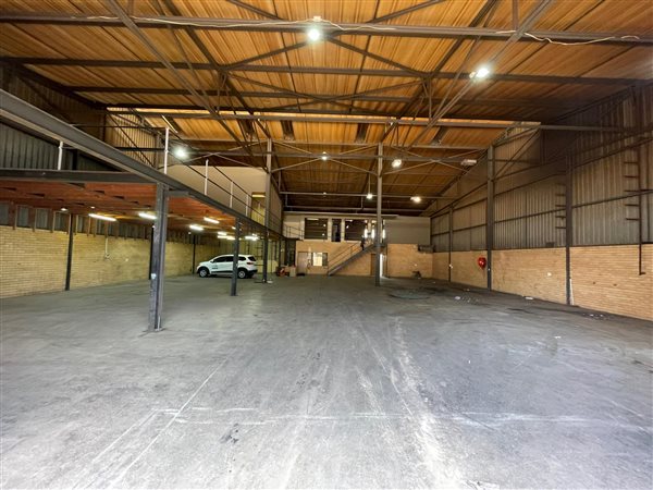 952  m² Industrial space