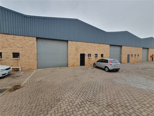 460  m² Industrial space in Ormonde