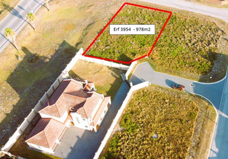978 m² Land available in Summerstrand photo number 1