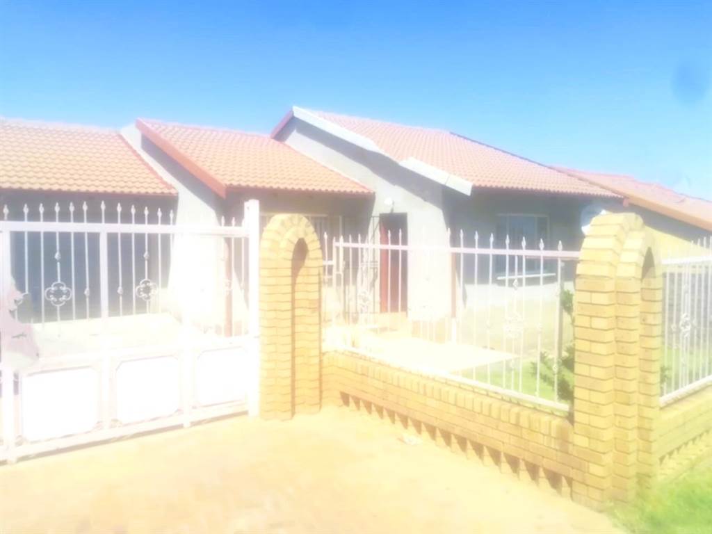 6 Bed House in Klipfontein View photo number 1