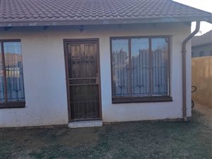 2 Bed House in Mahube Valley
