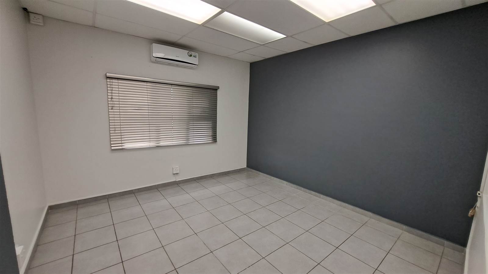 350  m² Commercial space in Richards Bay Central photo number 10