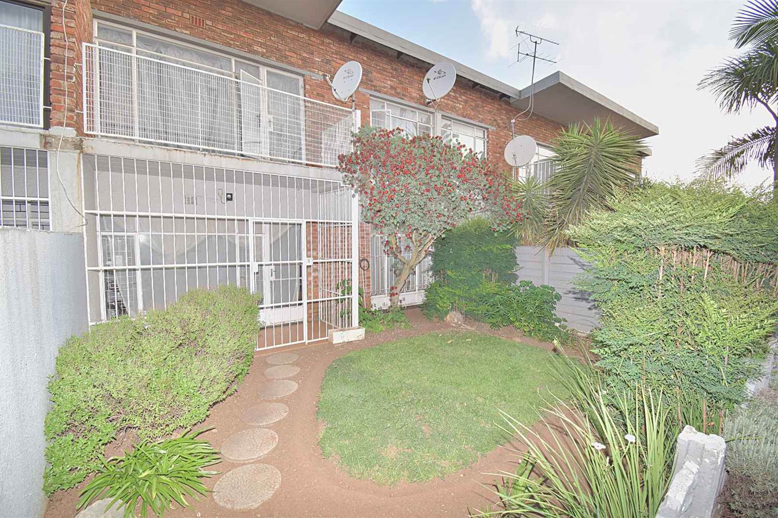 3 Bed Townhouse in Benoni Central photo number 1
