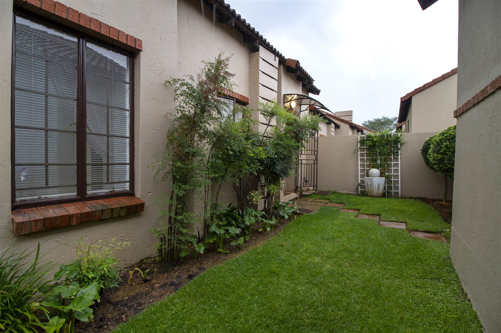 2 Bed Townhouse in Mooikloof Ridge photo number 1