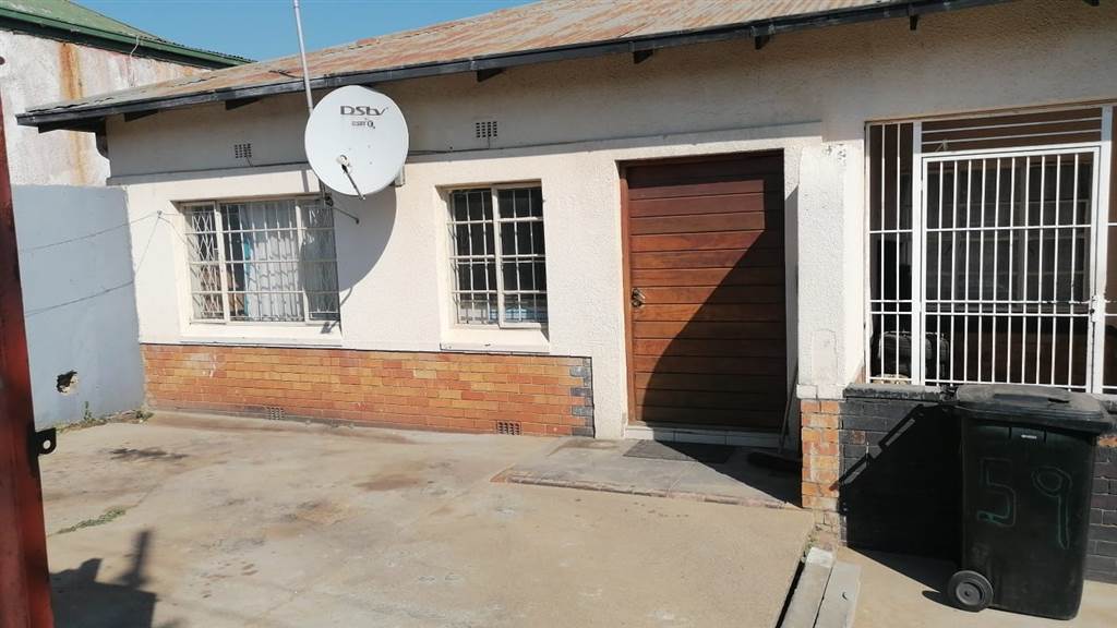 5 Bed House in West Turffontein photo number 3