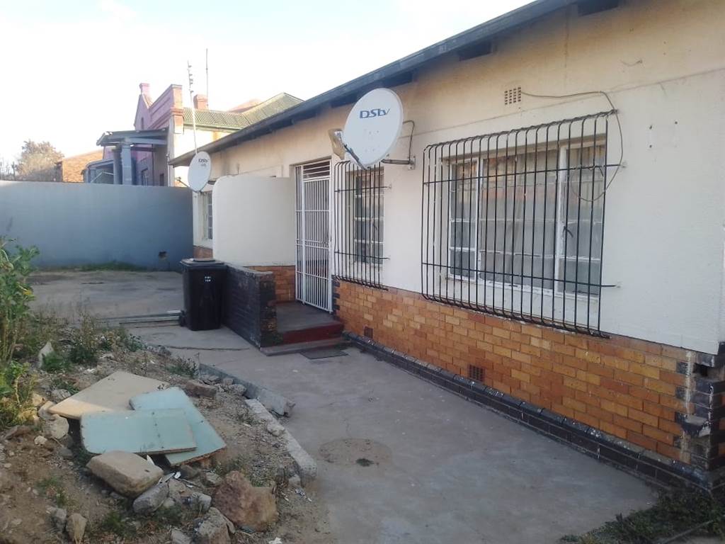 5 Bed House in West Turffontein photo number 4