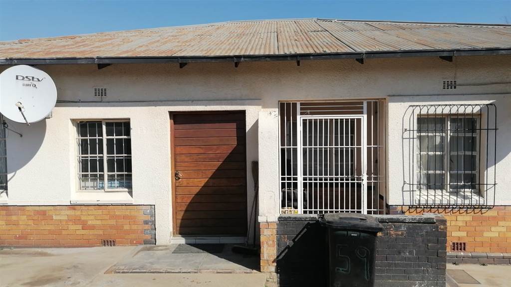 5 Bed House in West Turffontein photo number 2