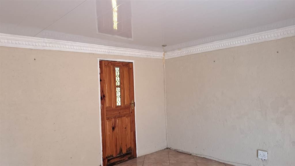 2 Bed House in Mabopane photo number 21