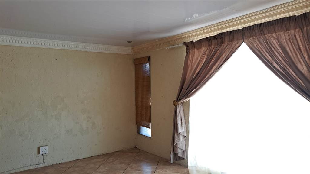 2 Bed House in Mabopane photo number 19