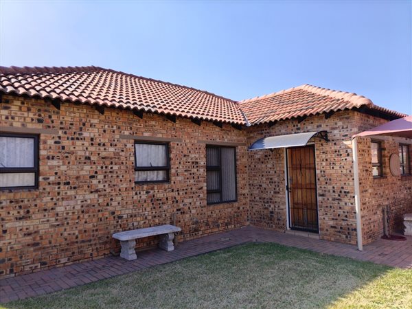3 Bedroom Townhouse 3 Bedroom Townhouse