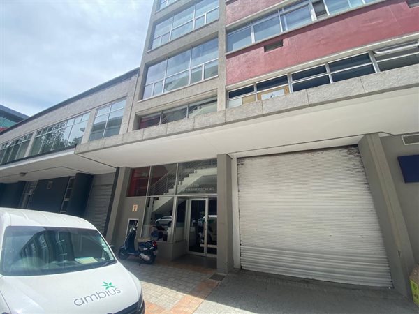 904  m² Commercial space