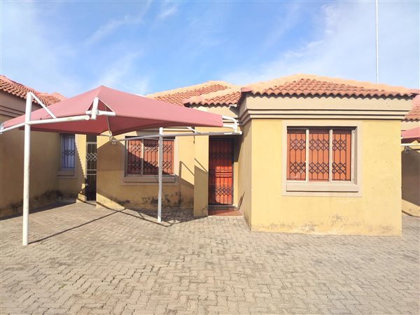 3 Bedroom Townhouse 3 Bedroom Townhouse