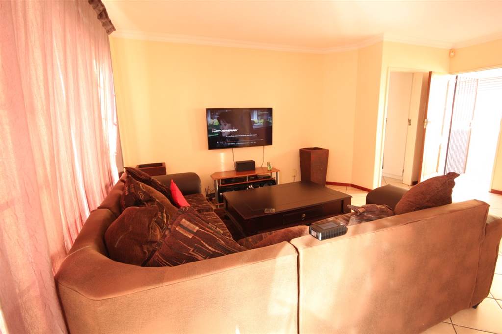 1 Bed Townhouse in La Montagne photo number 6