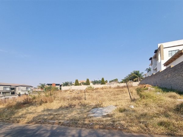 1 380 m² Land