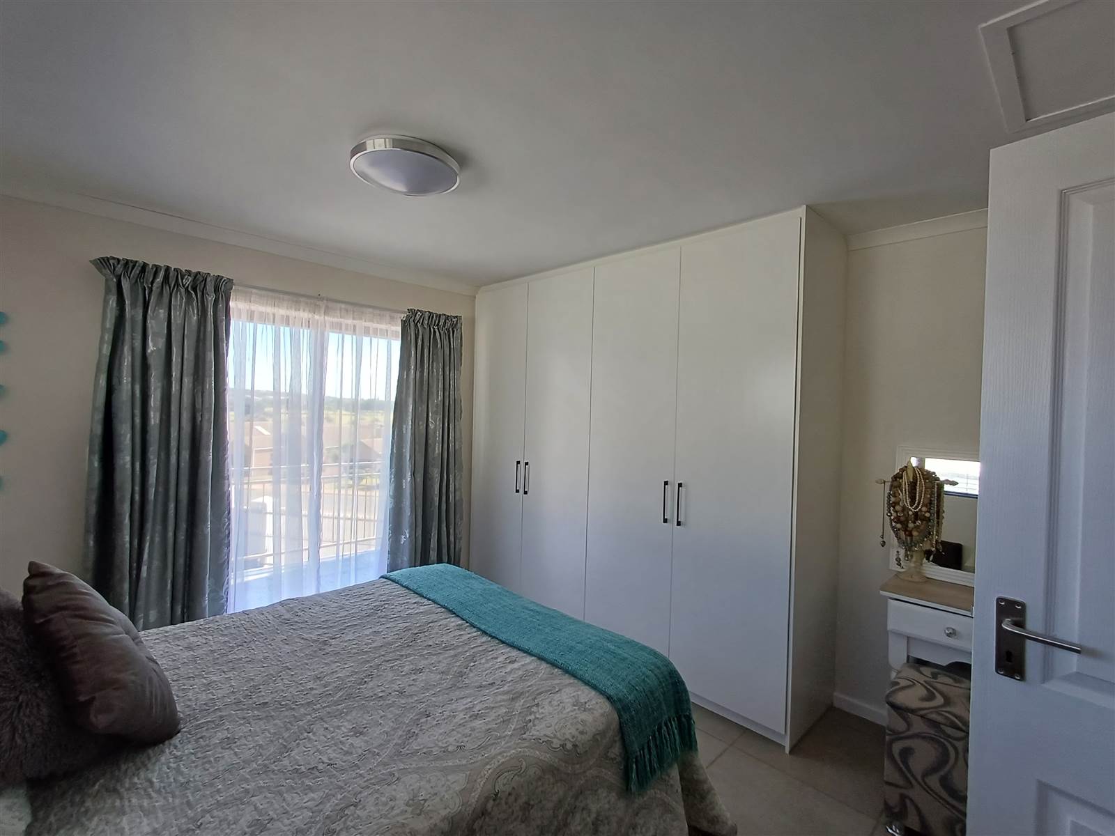 3 Bed Townhouse in Vredenburg photo number 16