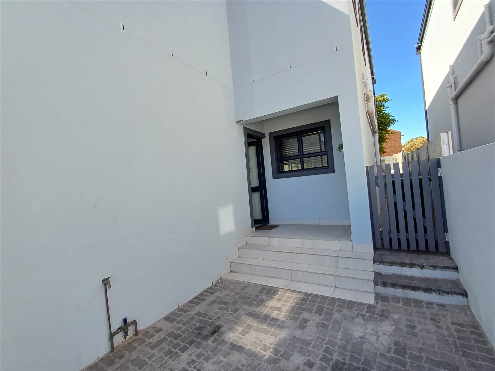 3 Bed Townhouse in Vredenburg photo number 4