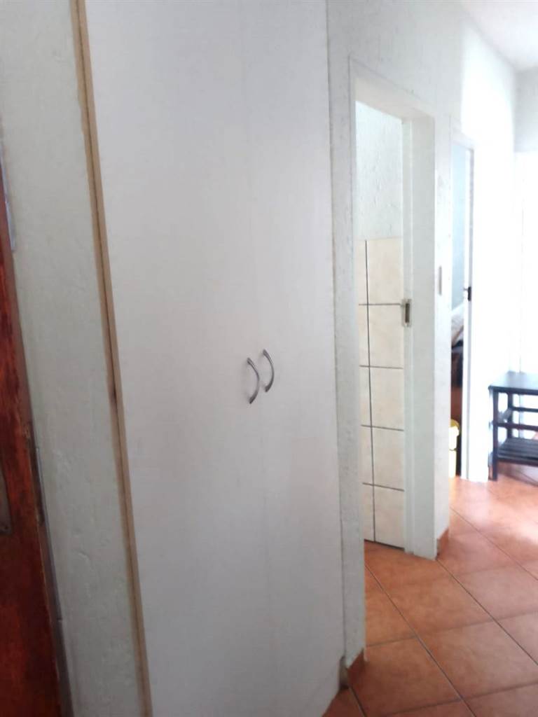 3 Bed Apartment in Rensburg photo number 9