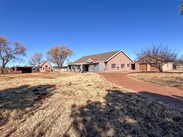 2.1 ha Smallholding 2.1 ha Smallholding