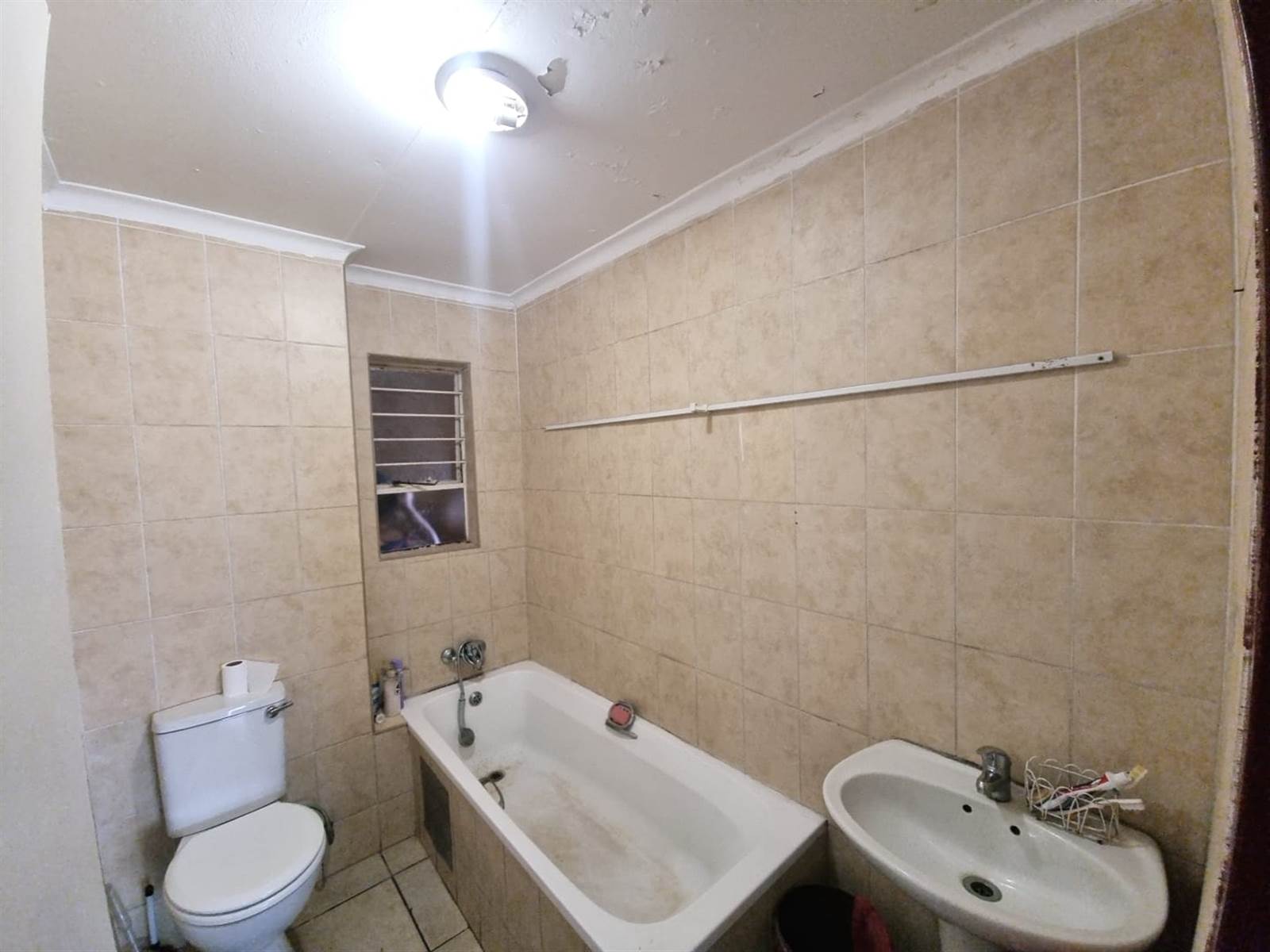 3 Bed Apartment in Kempton Park Central photo number 10