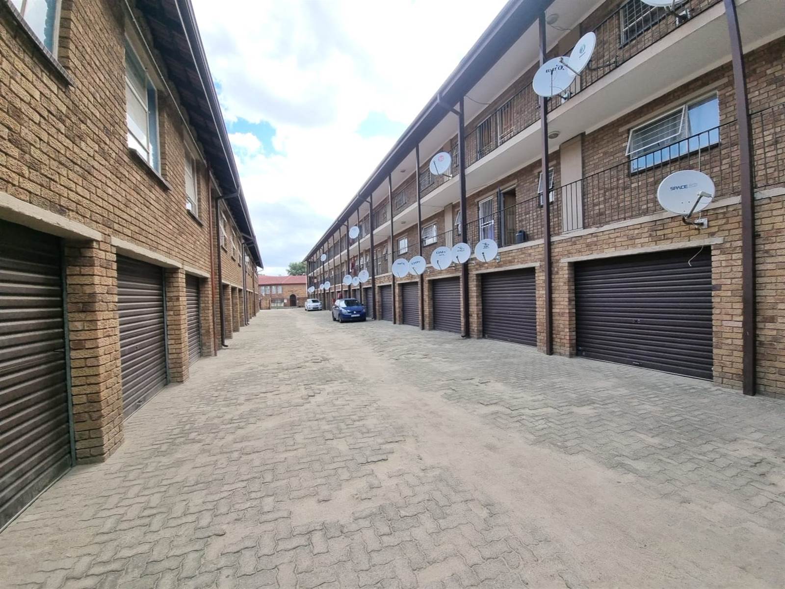 3 Bed Apartment in Kempton Park Central photo number 1