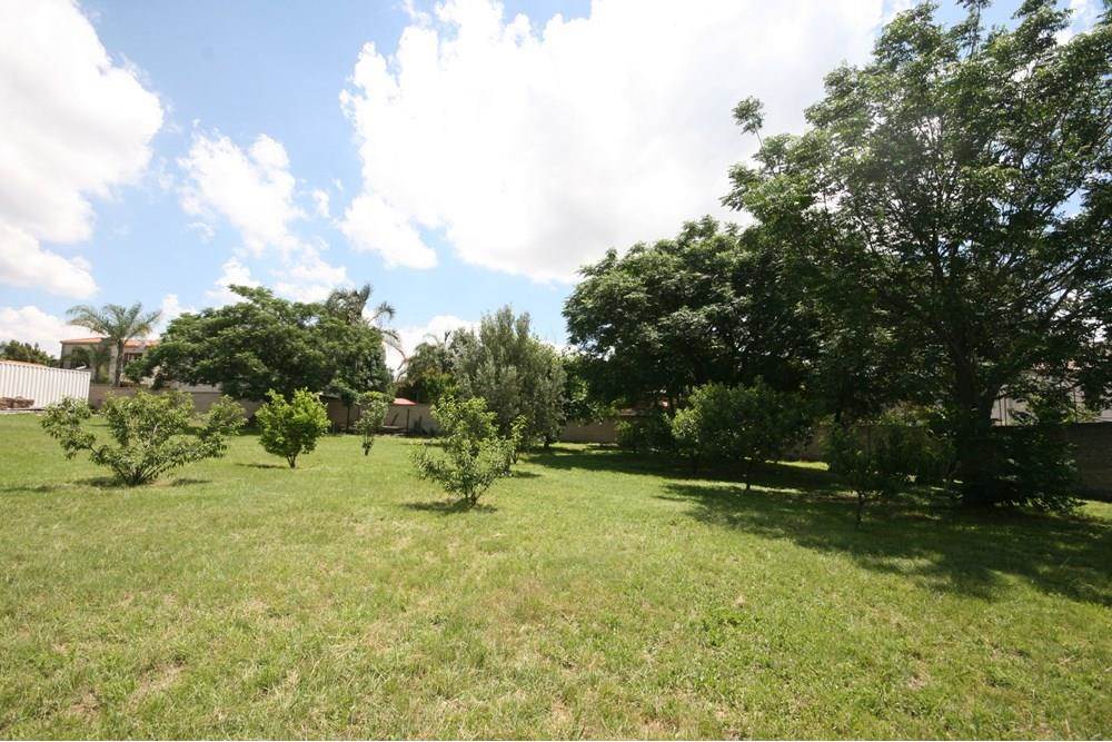 2 ha Land available in Fourways photo number 2
