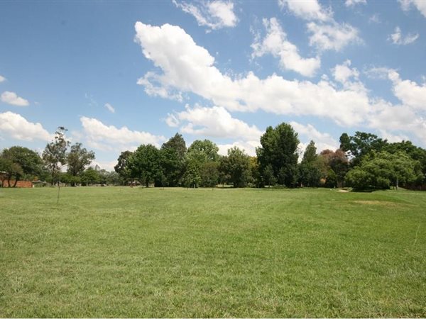 2 ha Land available in Fourways