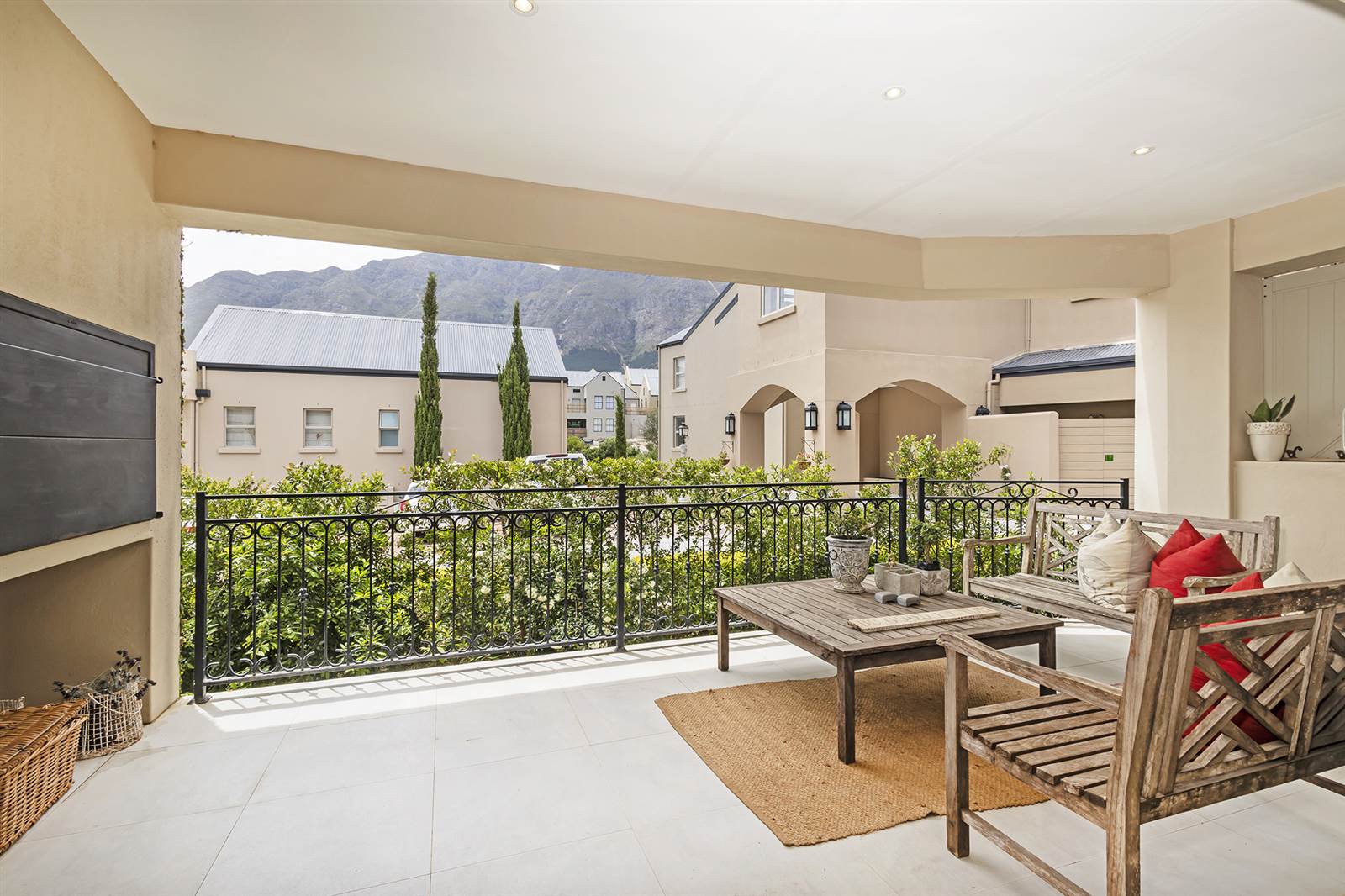 2 Bed Apartment in Franschhoek photo number 5