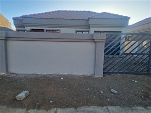 3 Bed House in Golden Gardens