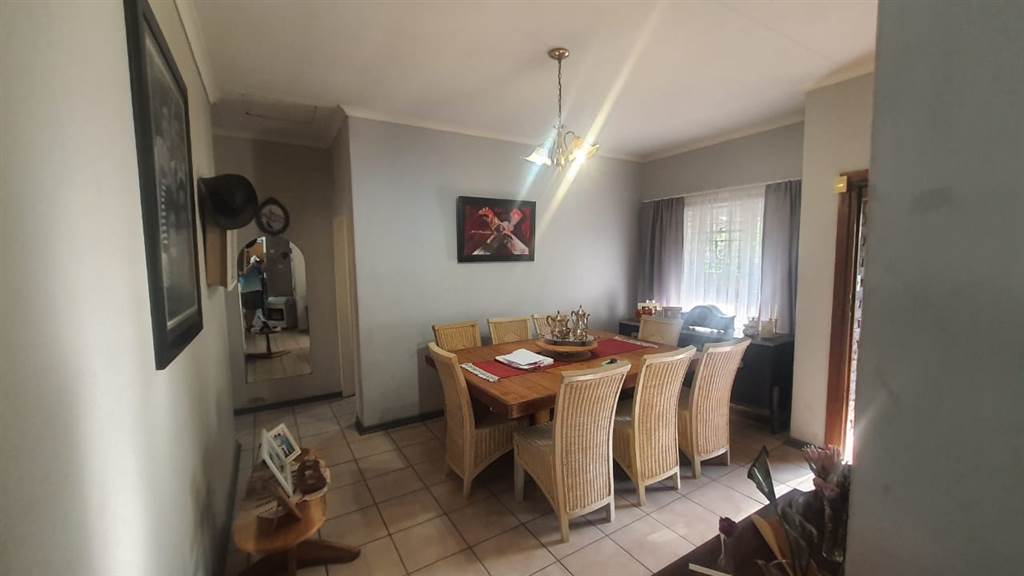 2 Bed Townhouse in Protea Park photo number 19