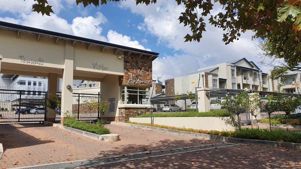 1 Bed Apartment in Parktown North photo number 13
