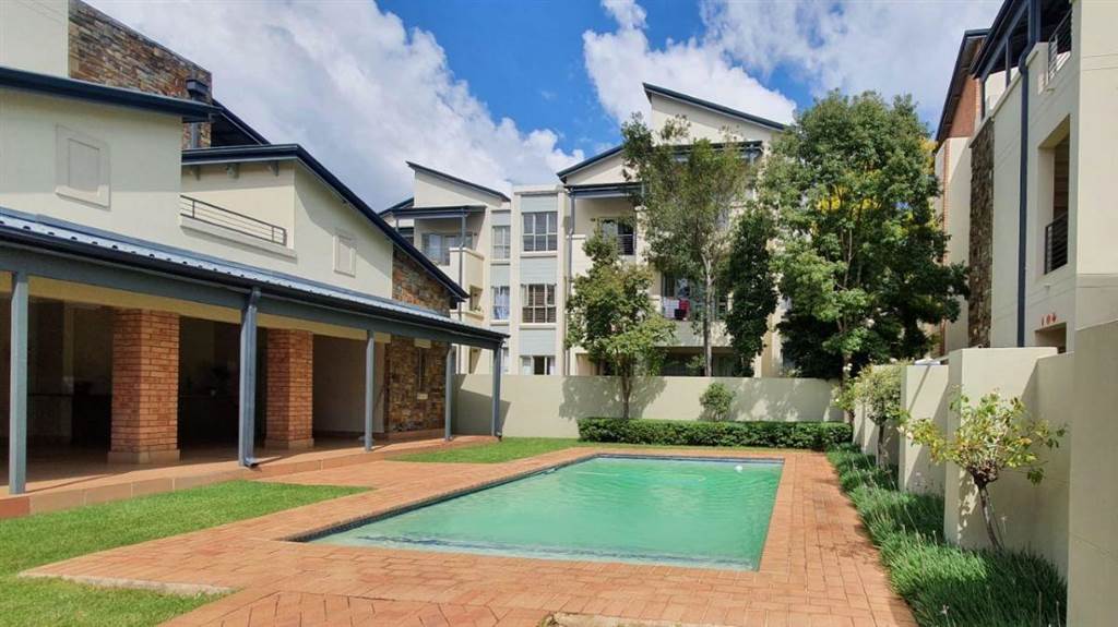 1 Bed Apartment in Parktown North photo number 1