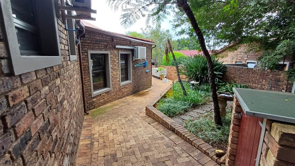 1053  m² Commercial space in Randpark Ridge photo number 15