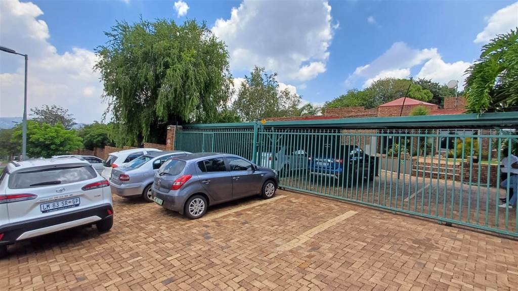 1053  m² Commercial space in Randpark Ridge photo number 9