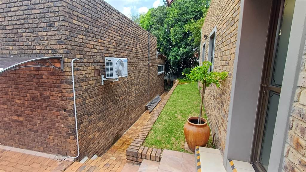 1053  m² Commercial space in Randpark Ridge photo number 20