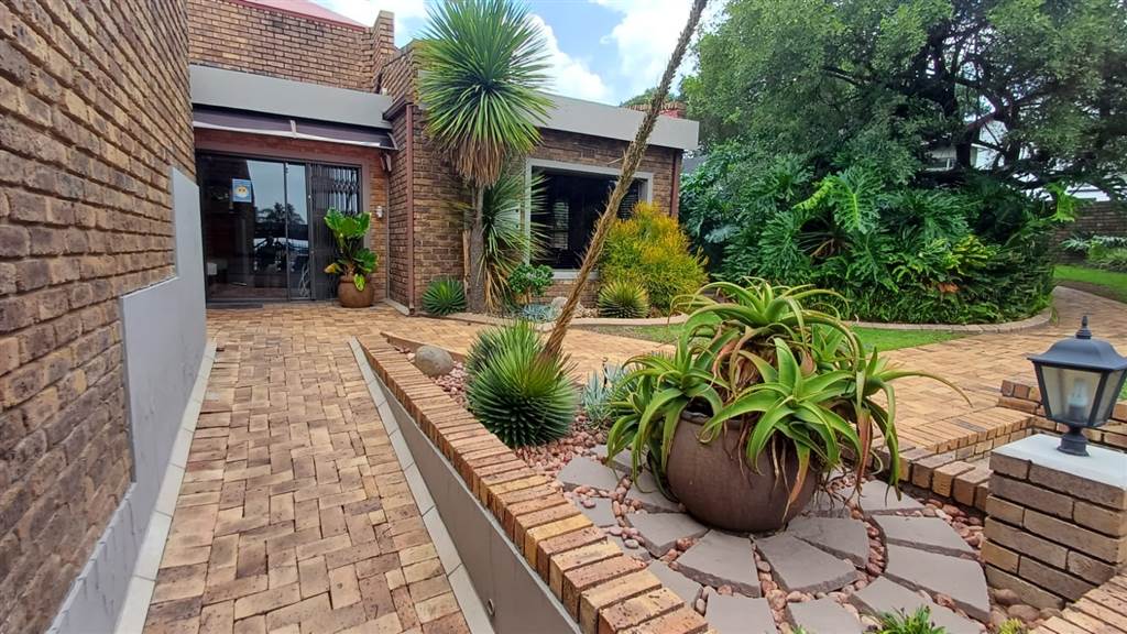 1053  m² Commercial space in Randpark Ridge photo number 1
