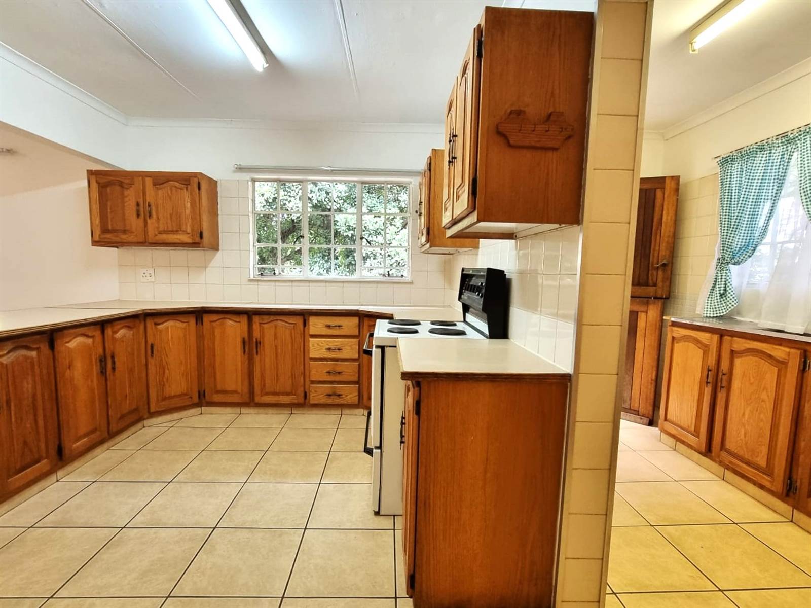 3 Bed House in Garsfontein photo number 13