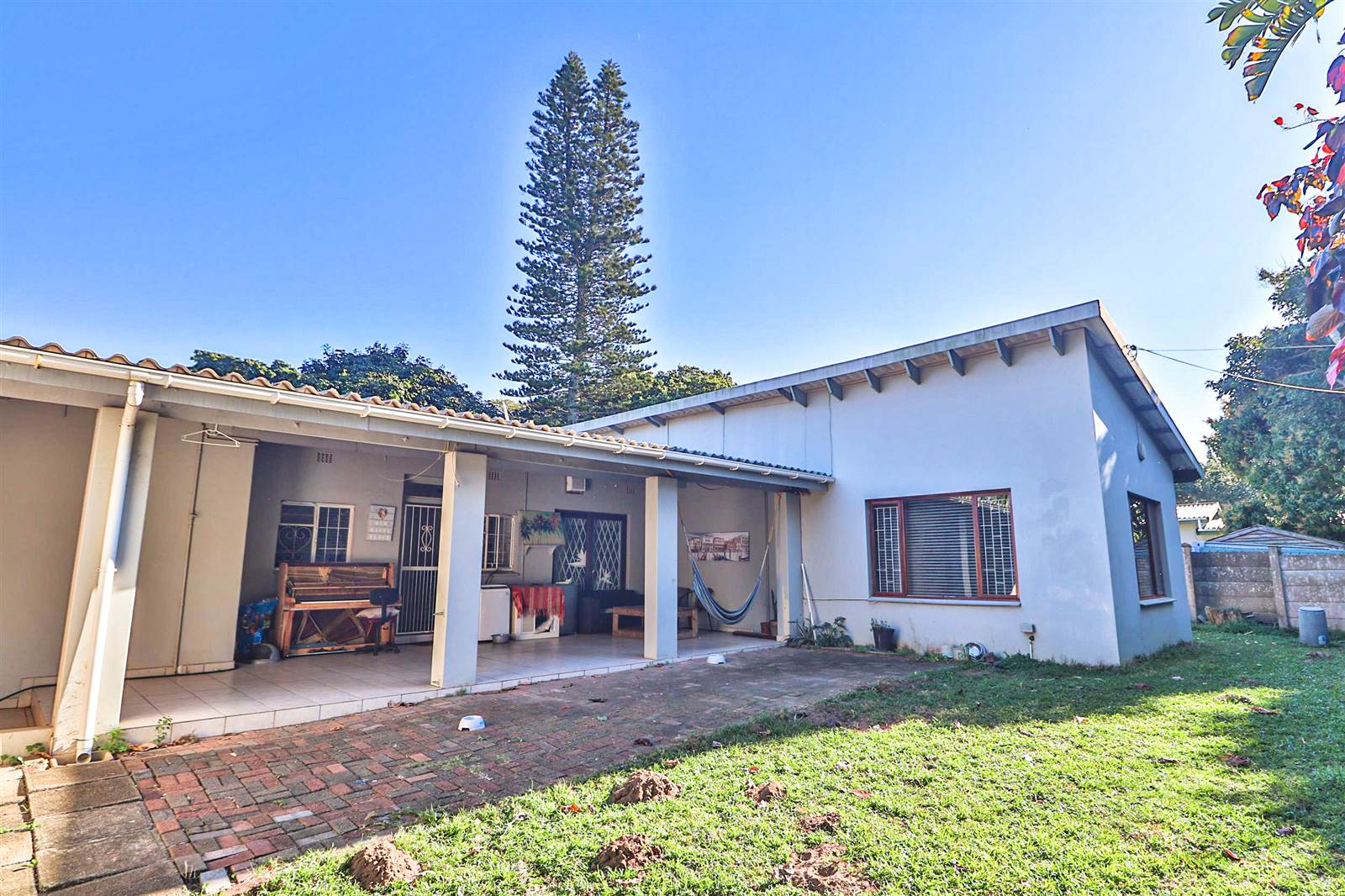 4 Bed House in Scottburgh South photo number 11