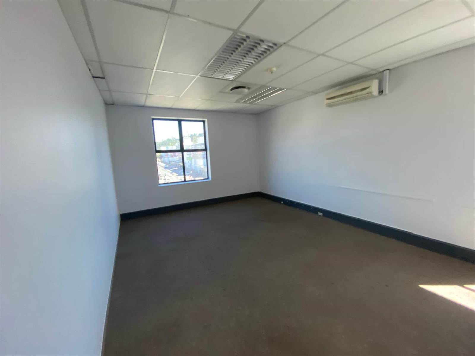 818  m² Office Space in Pinetown Central photo number 9