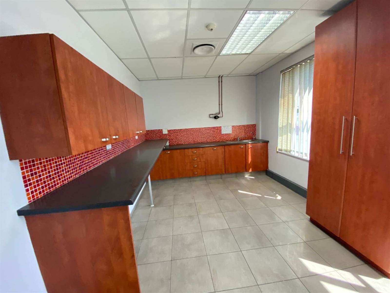 818  m² Office Space in Pinetown Central photo number 6